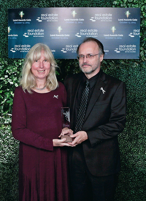 Gaia-_Land_Award.png